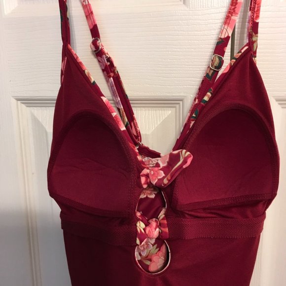 Time & Tru Floral Swimsuit - Picture 6 of 8